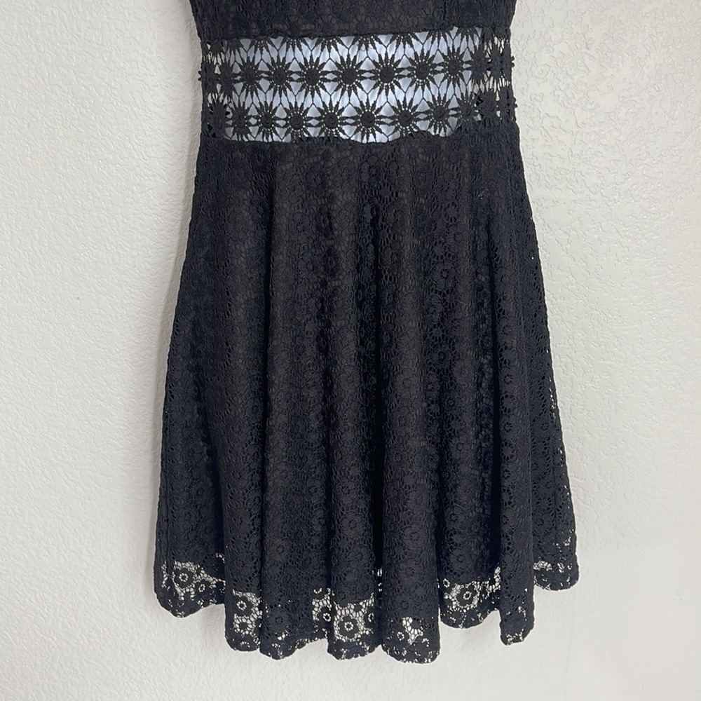 Iris Black Crochet Sheer Waist Sleeveless Fit & Flare Dress Size Medium M - Picture 3 of 5